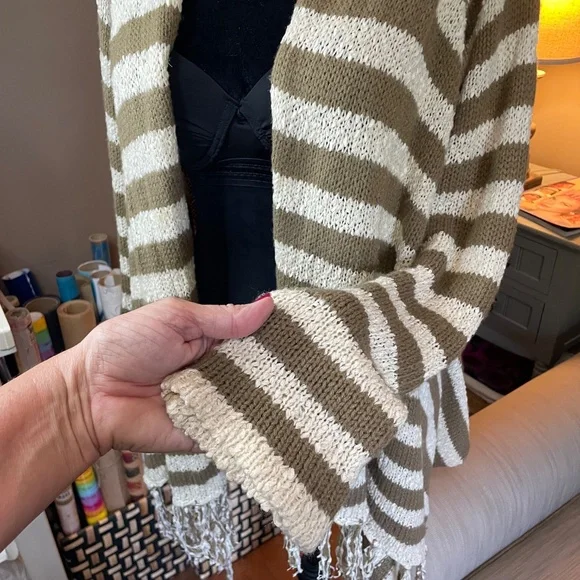 Cute, Knit Cardigan type Sweater, sz Lg - Picture 3 of 8